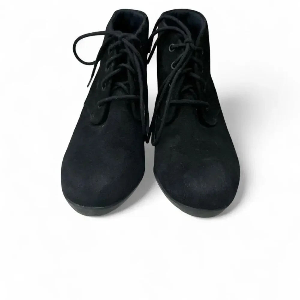 Clarks Artisan Black Suede Ankle Boots Sz 8 Witchy Core Chunky‎ Heel Comfort
